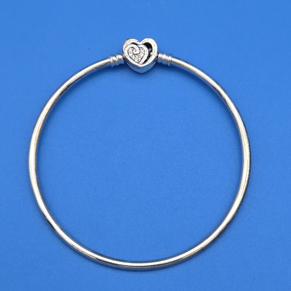Pandora Moments Entwined Infinite Hearts Clasp Bangle Silver Size 21 8.3" w/ Box